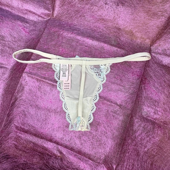 BRAND NEW Victoria’s Secret V-Strings MAC Lip Glass, & Heel Protectors Gift Set - Picture 7 of 13